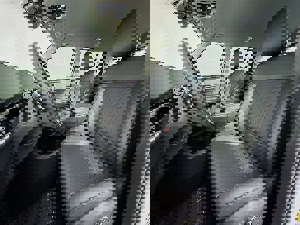 Used 2025 Hyundai Santa Fe SEL image 15