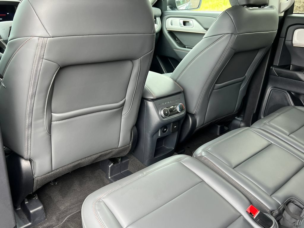 Certified 2025 Ford Explorer Active w/ Active Comfort Package AWD/4WD image 37