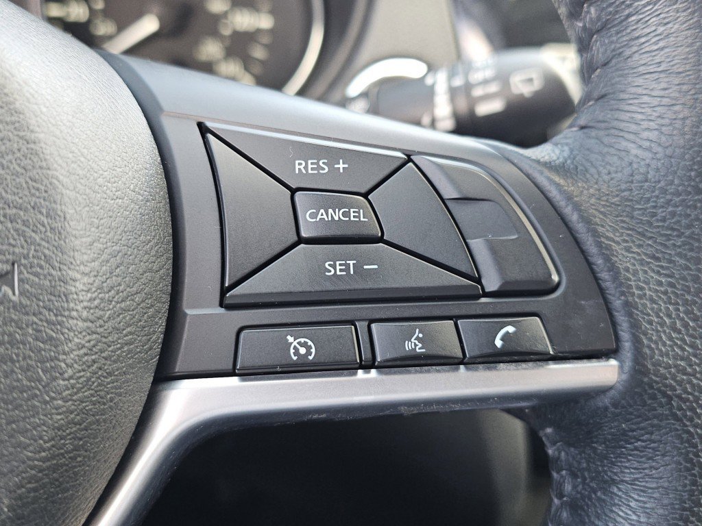 Used 2018 Nissan Rogue SV AWD/4WD image 11