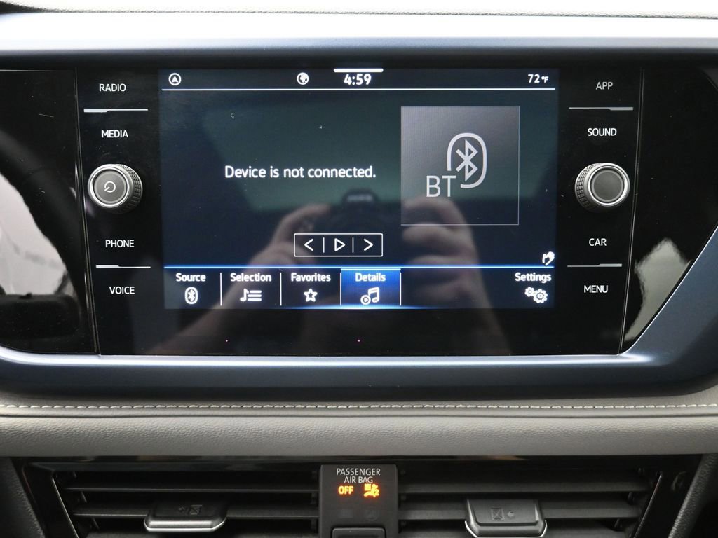 Used 2024 Volkswagen Taos SE w/ Panoramic Sunroof Package image 9