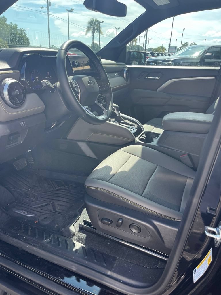 Used 2025 Chevrolet Colorado ZR2 AWD/4WD image 7