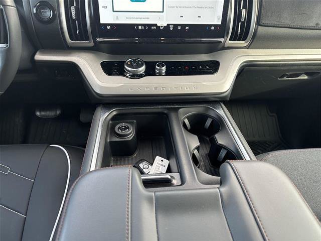 Certified 2025 Ford Expedition Active AWD/4WD image 28