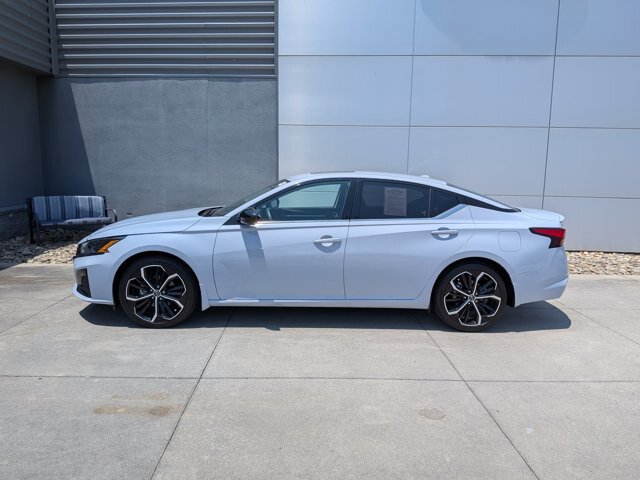 Used 2023 Nissan Altima 2.5 SR w/ SR Premium Package FWD image 7