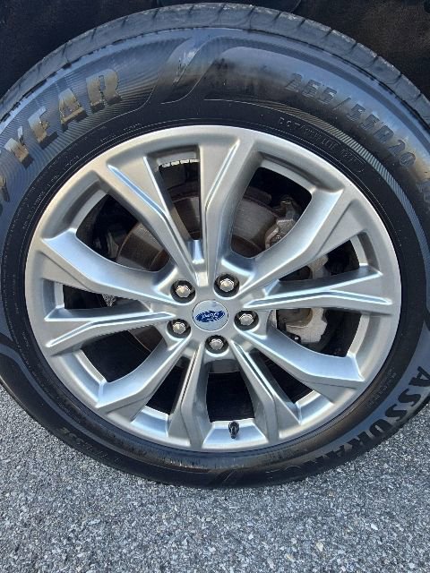 Certified 2023 Ford Explorer XLT w/ Equipment Group 202A AWD/4WD image 10