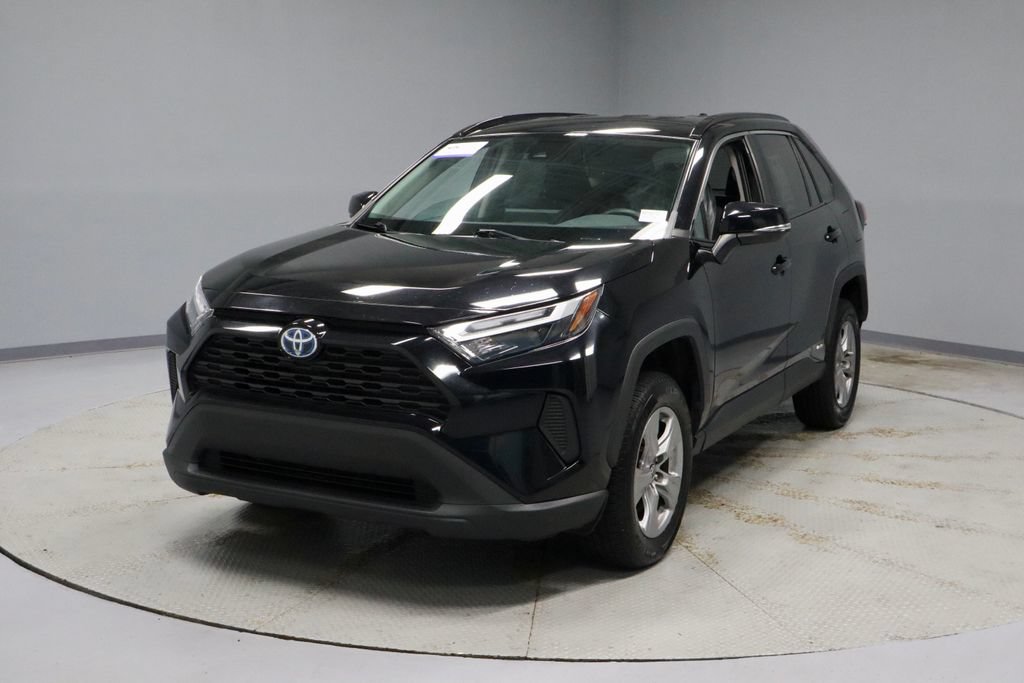 Used 2024 Toyota RAV4 XLE AWD/4WD image 8