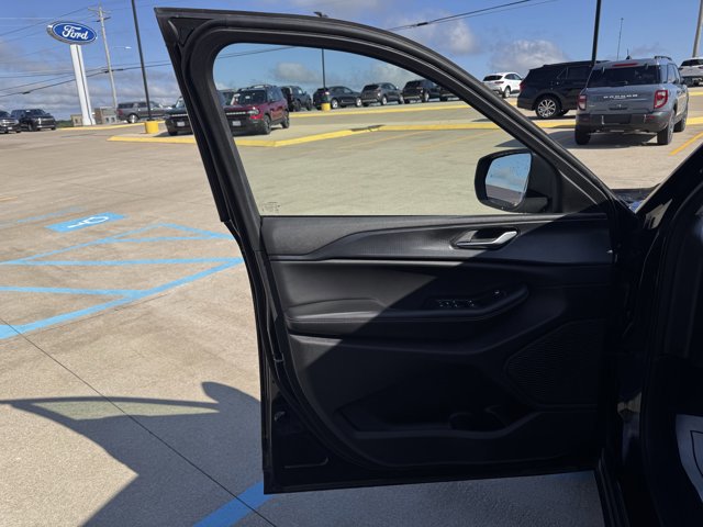 Used 2023 Jeep Grand Cherokee Laredo image 7