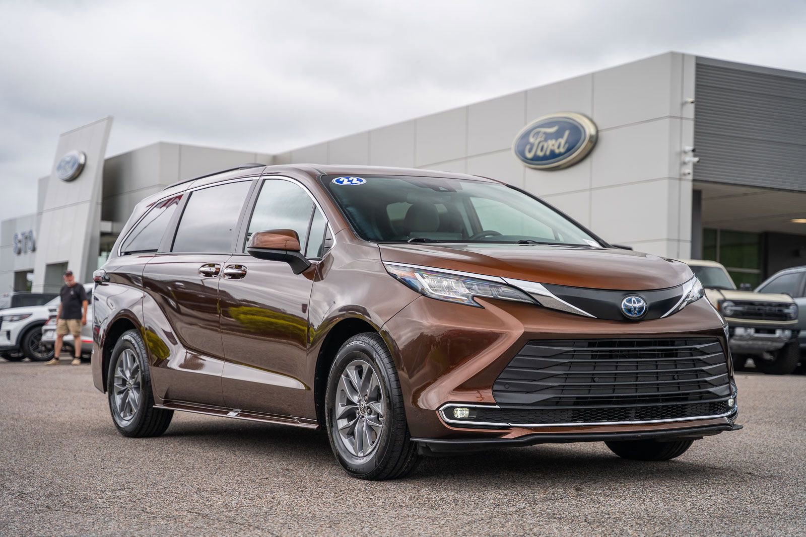 Used 2022 Toyota Sienna XLE