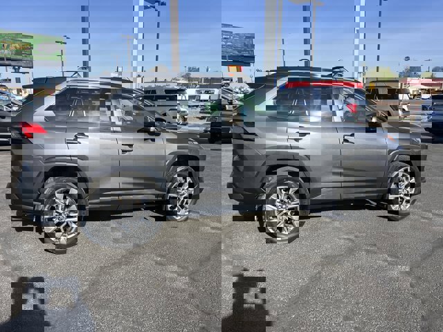 Used 2023 Toyota RAV4 XLE Premium image 14