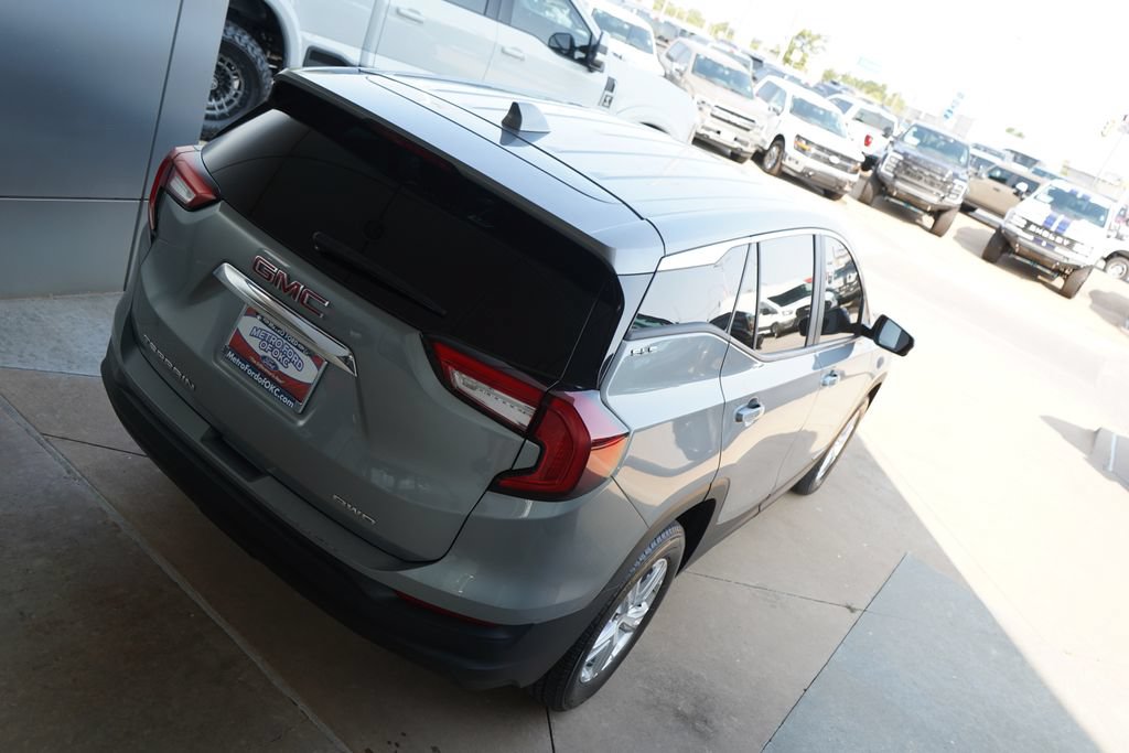 Used 2024 GMC Terrain SLE AWD/4WD image 12
