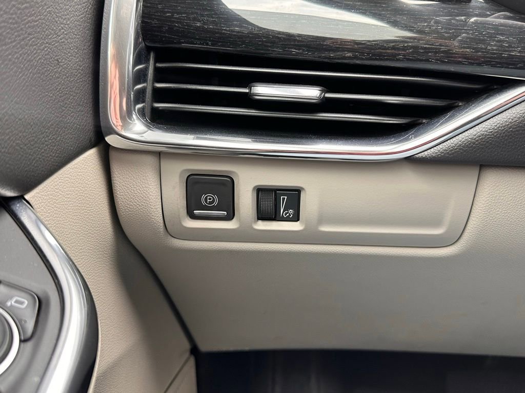 Used 2023 Cadillac XT4 Premium Luxury image 30