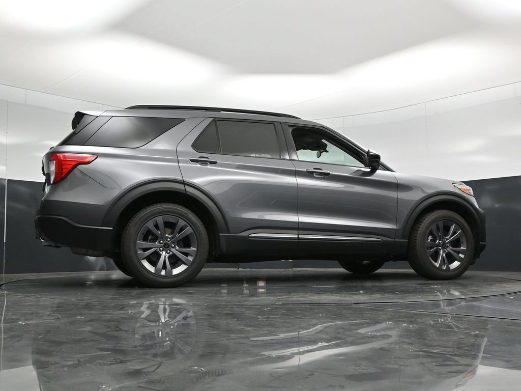 Certified 2022 Ford Explorer XLT w/ Equipment Group 202A AWD/4WD image 56