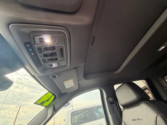 Used 2024 GMC Sierra 1500 Denali w/ Denali Reserve Package AWD/4WD image 9