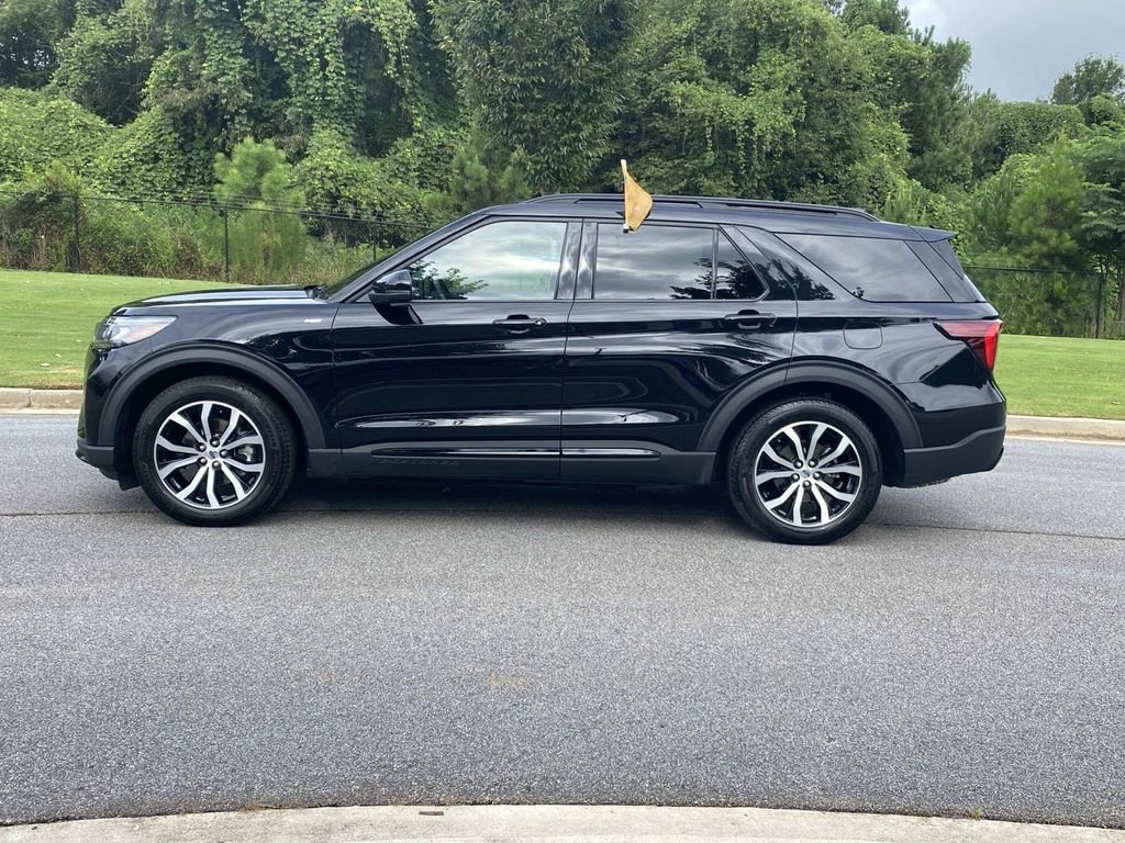 Certified 2025 Ford Explorer ST-Line w/ Premium Package RWD image 8