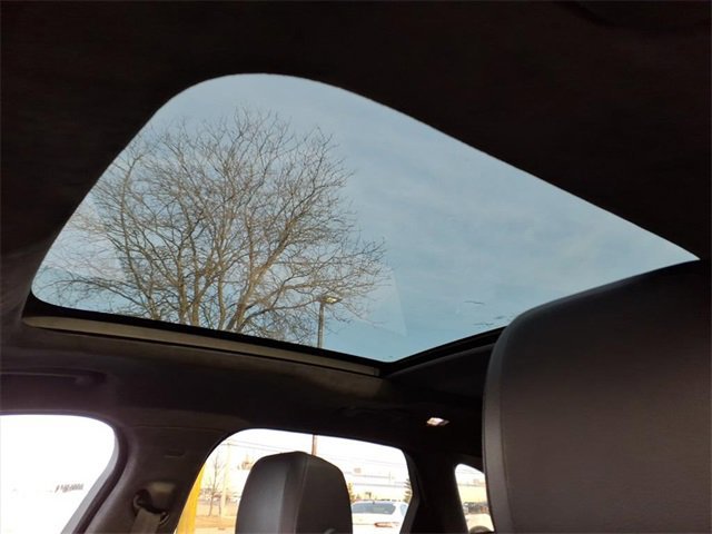 Used 2020 Jaguar F-PACE Premium image 14