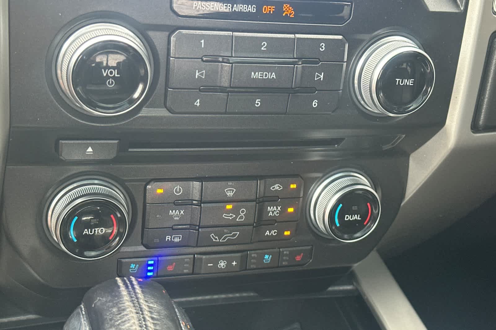 Certified 2018 Ford F150 Lariat w/ Equipment Group 502A Luxury AWD/4WD image 20