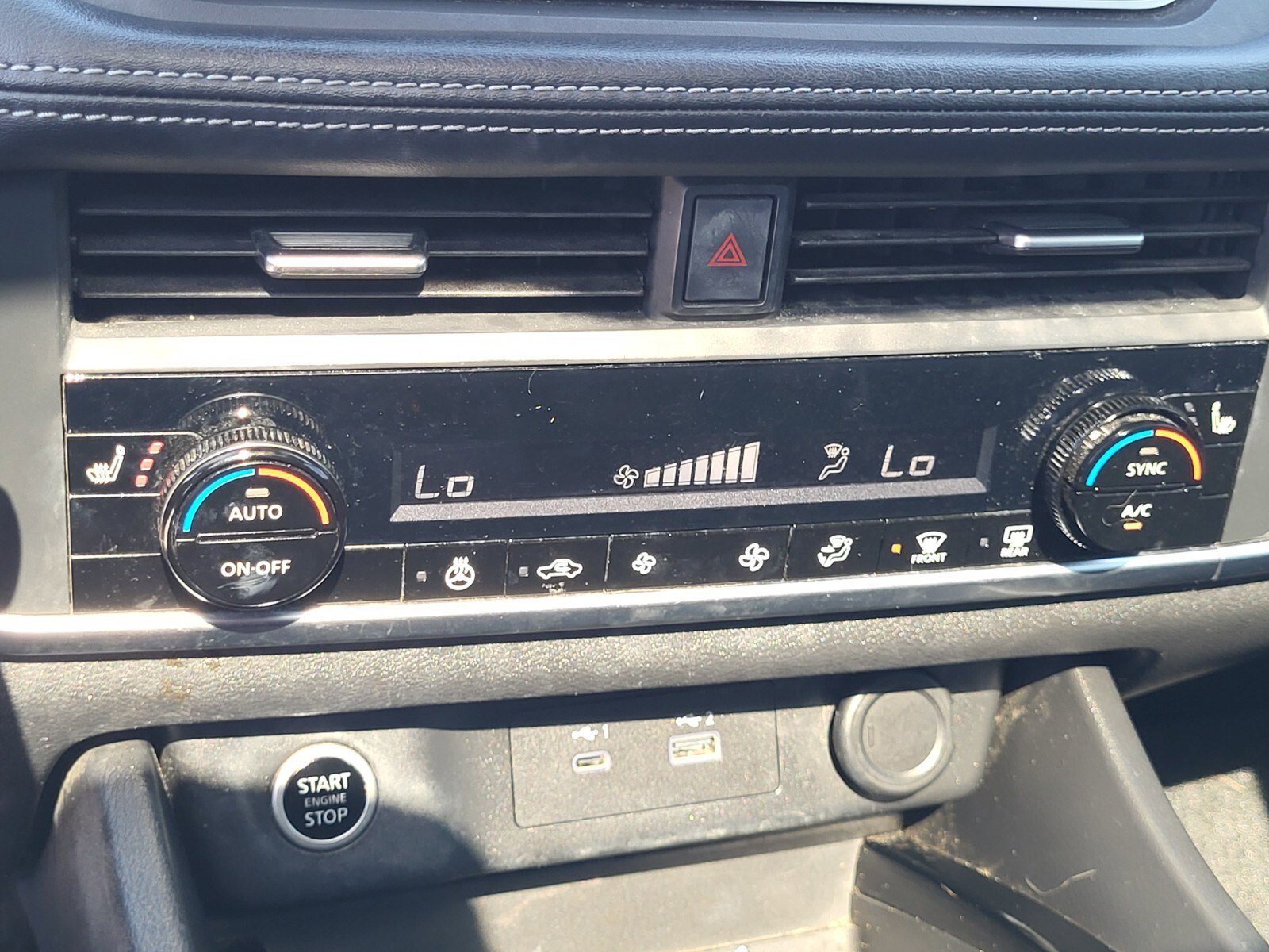 Used 2023 Nissan Rogue SV w/ SV Premium B Package image 23