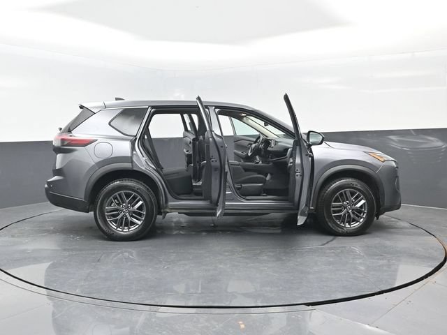 Used 2025 Nissan Rogue S AWD/4WD image 25