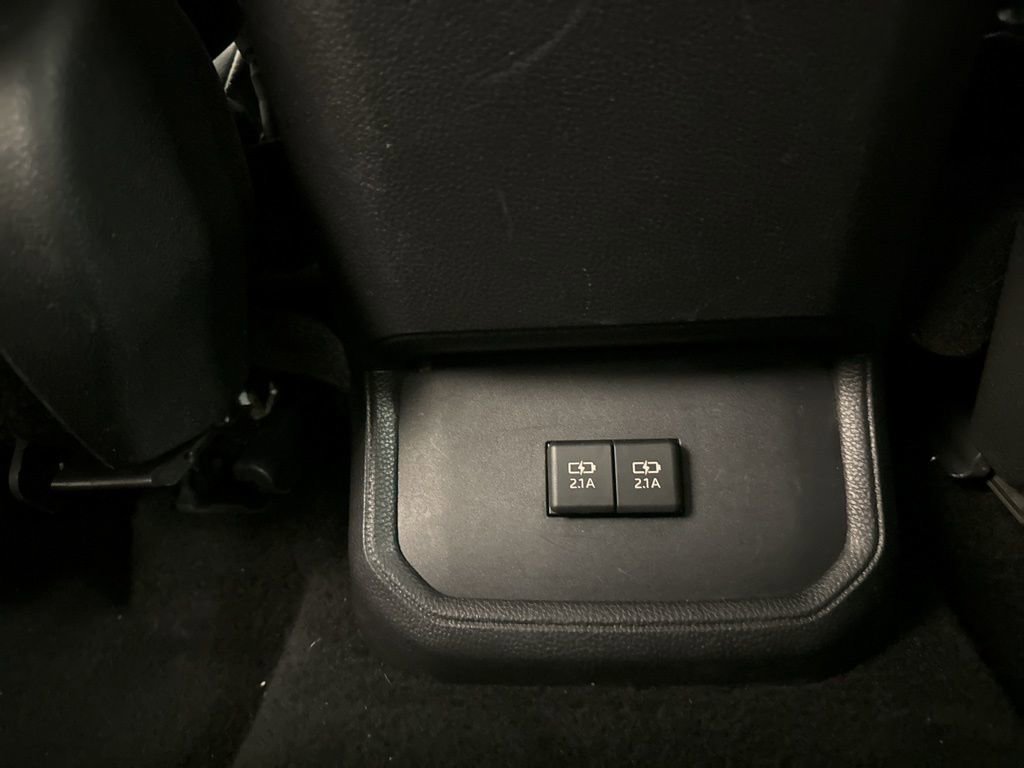 Used 2020 Toyota Highlander XLE image 38