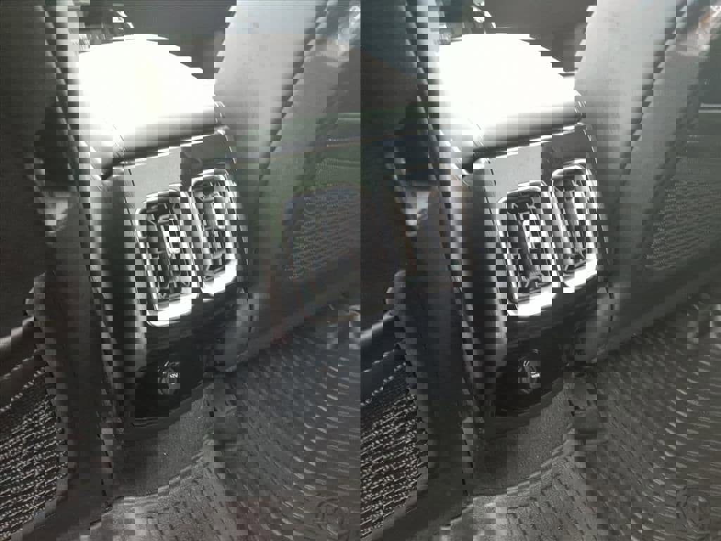 Used 2024 Kia Sorento SX image 11