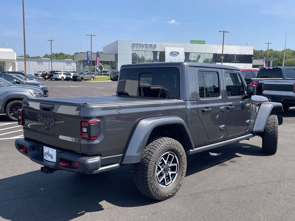 Used 2025 Jeep Gladiator Rubicon w/ Convenience Group AWD/4WD image 3