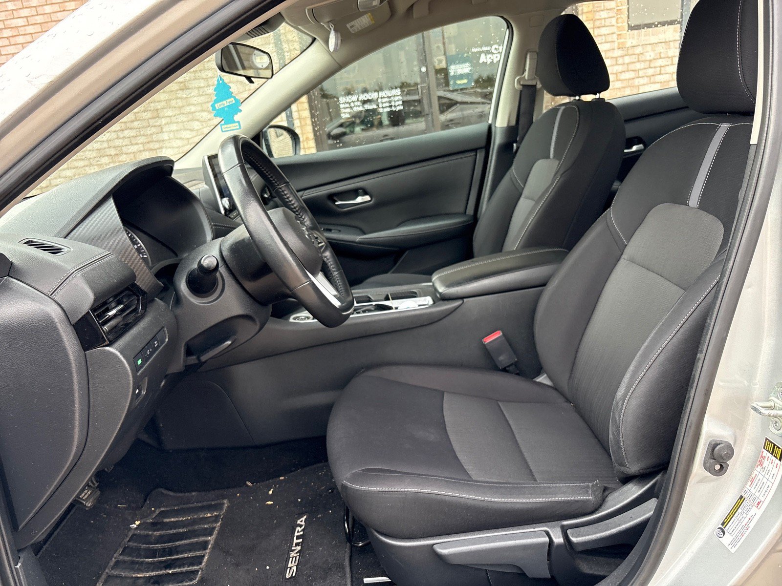 Used 2022 Nissan Sentra SV FWD image 3