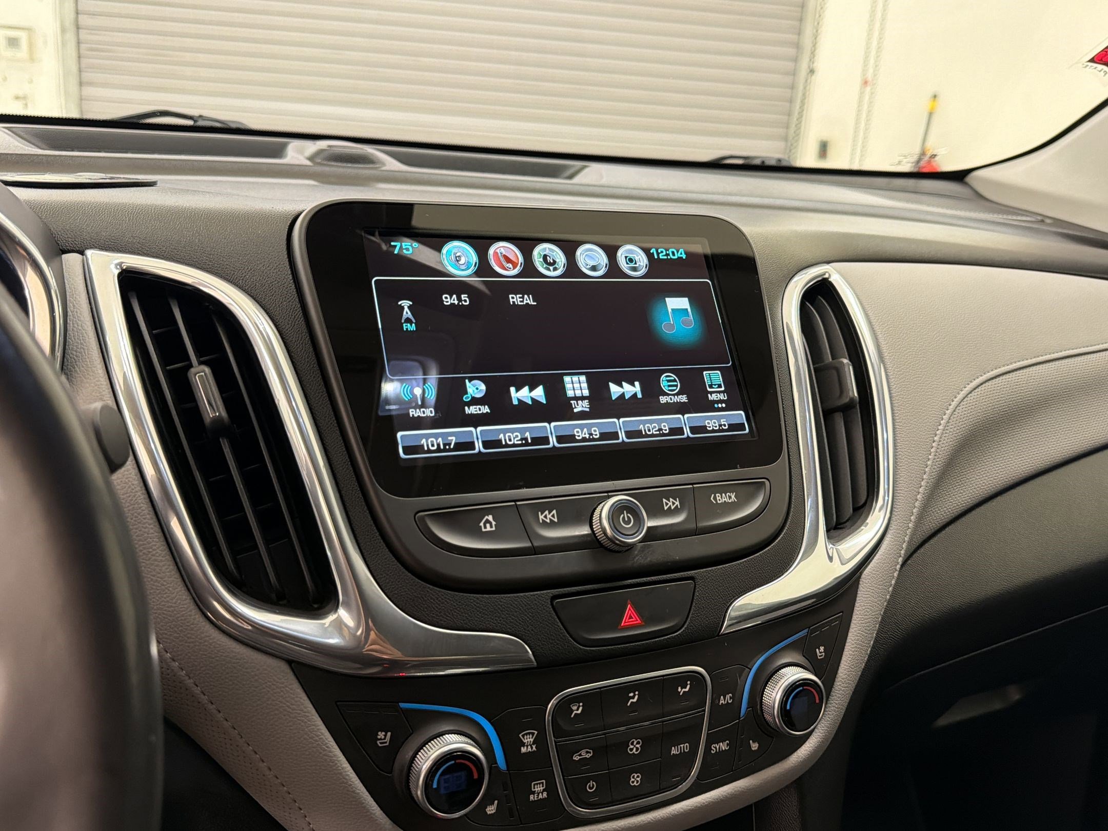 Used 2018 Chevrolet Equinox Premier AWD/4WD image 22