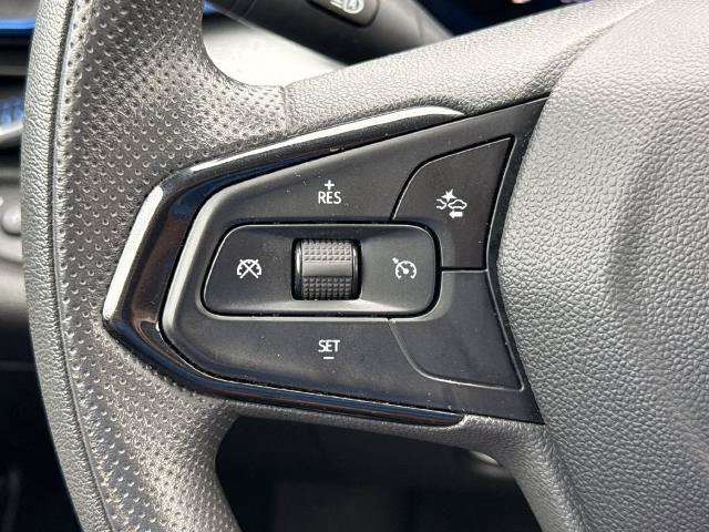 Used 2025 Chevrolet Trax LT FWD image 17