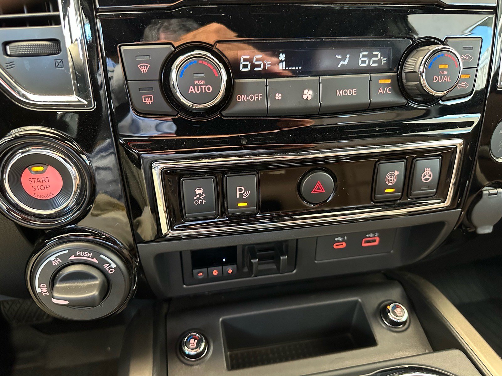 Used 2023 Nissan Titan Platinum Reserve w/ Moonroof Package AWD/4WD image 38