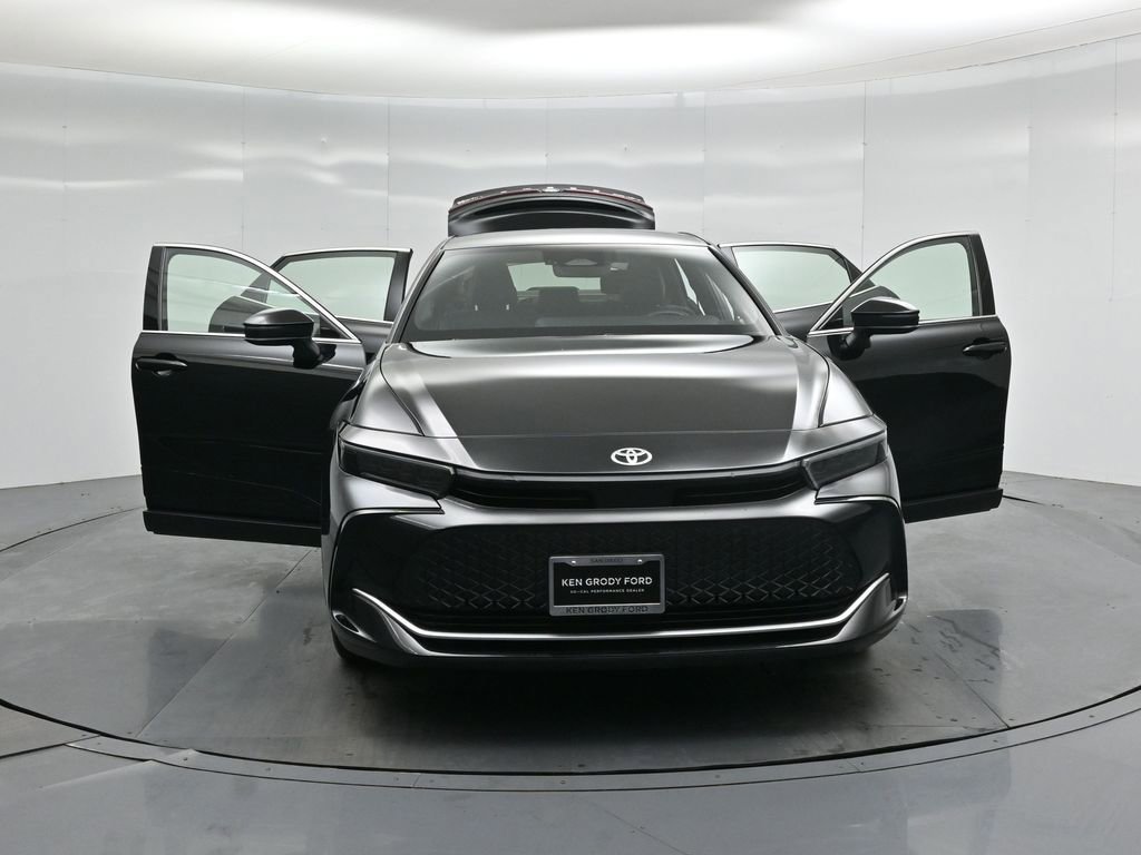 Used 2024 Toyota Crown Limited image 26