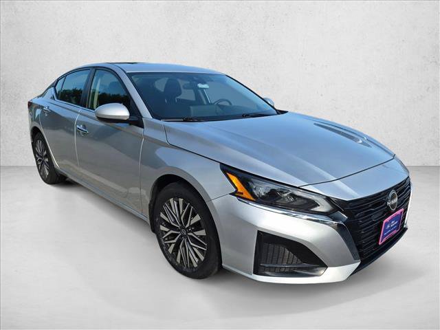 Used 2023 Nissan Altima 2.5 SV w/ SV Premium Package AWD/4WD image 3