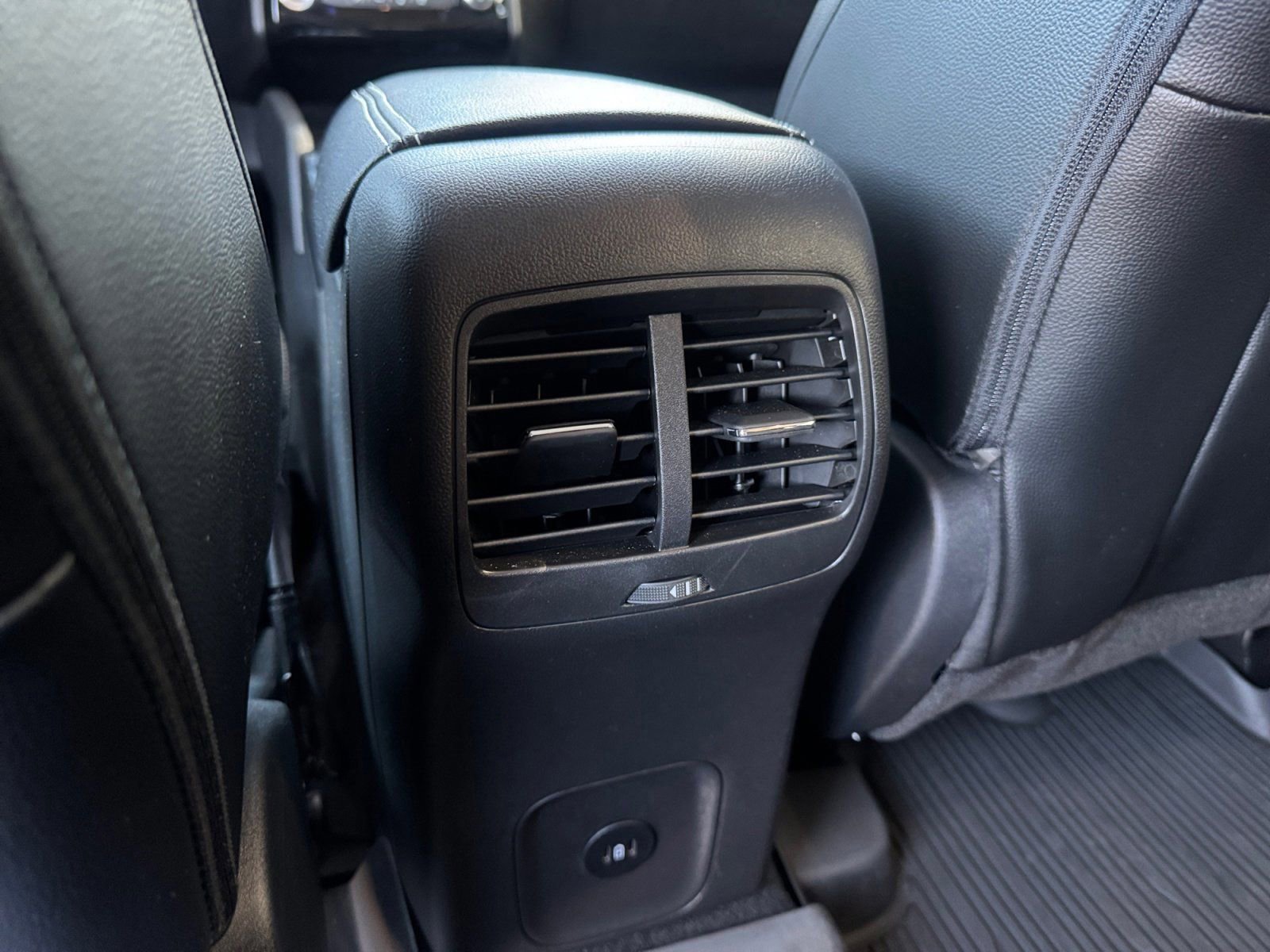 Certified 2025 Ford Escape Platinum w/ Premium Technology Package image 18