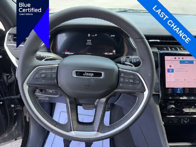 Used 2025 Jeep Grand Cherokee L Limited AWD/4WD image 12