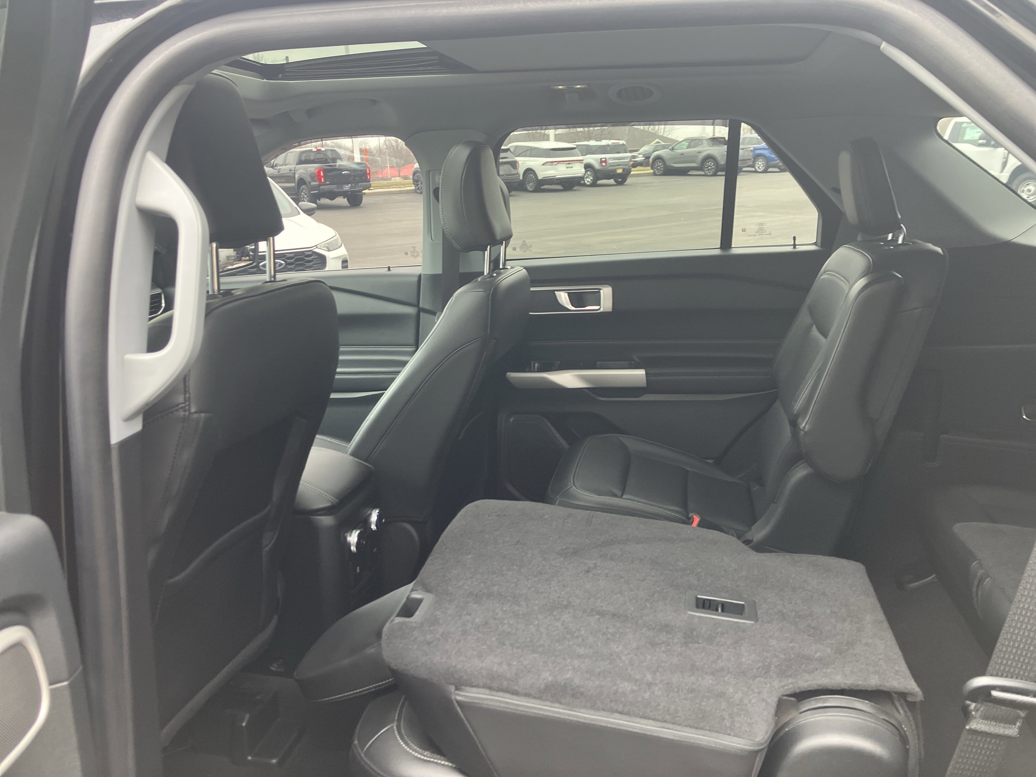 Certified 2022 Ford Explorer XLT w/ Equipment Group 202A image 15