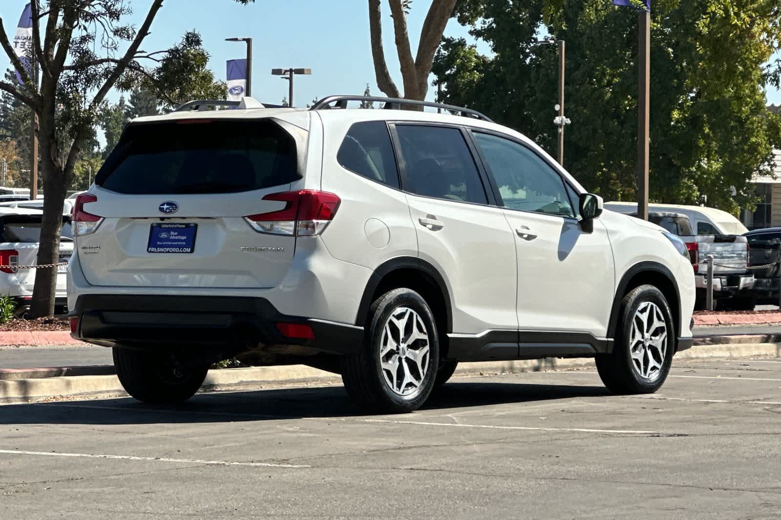 Used 2022 Subaru Forester Premium AWD/4WD image 2