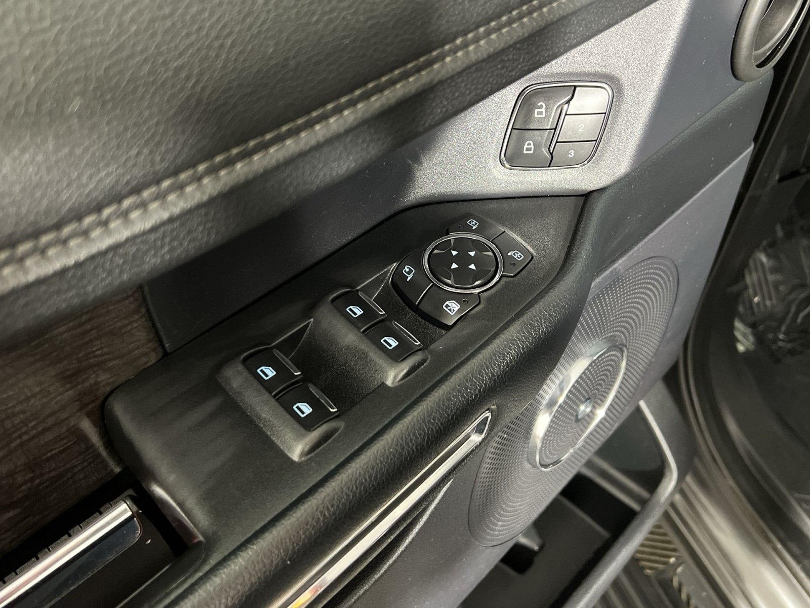 Certified 2019 Ford Expedition Limited w/ Equipment Group 302A AWD/4WD image 15