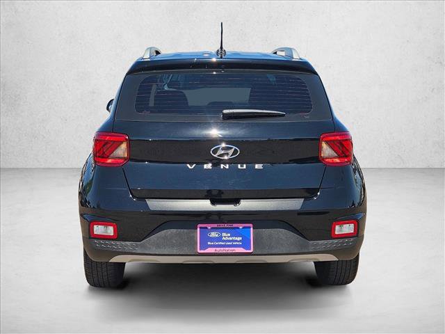 Used 2023 Hyundai Venue SEL FWD image 7