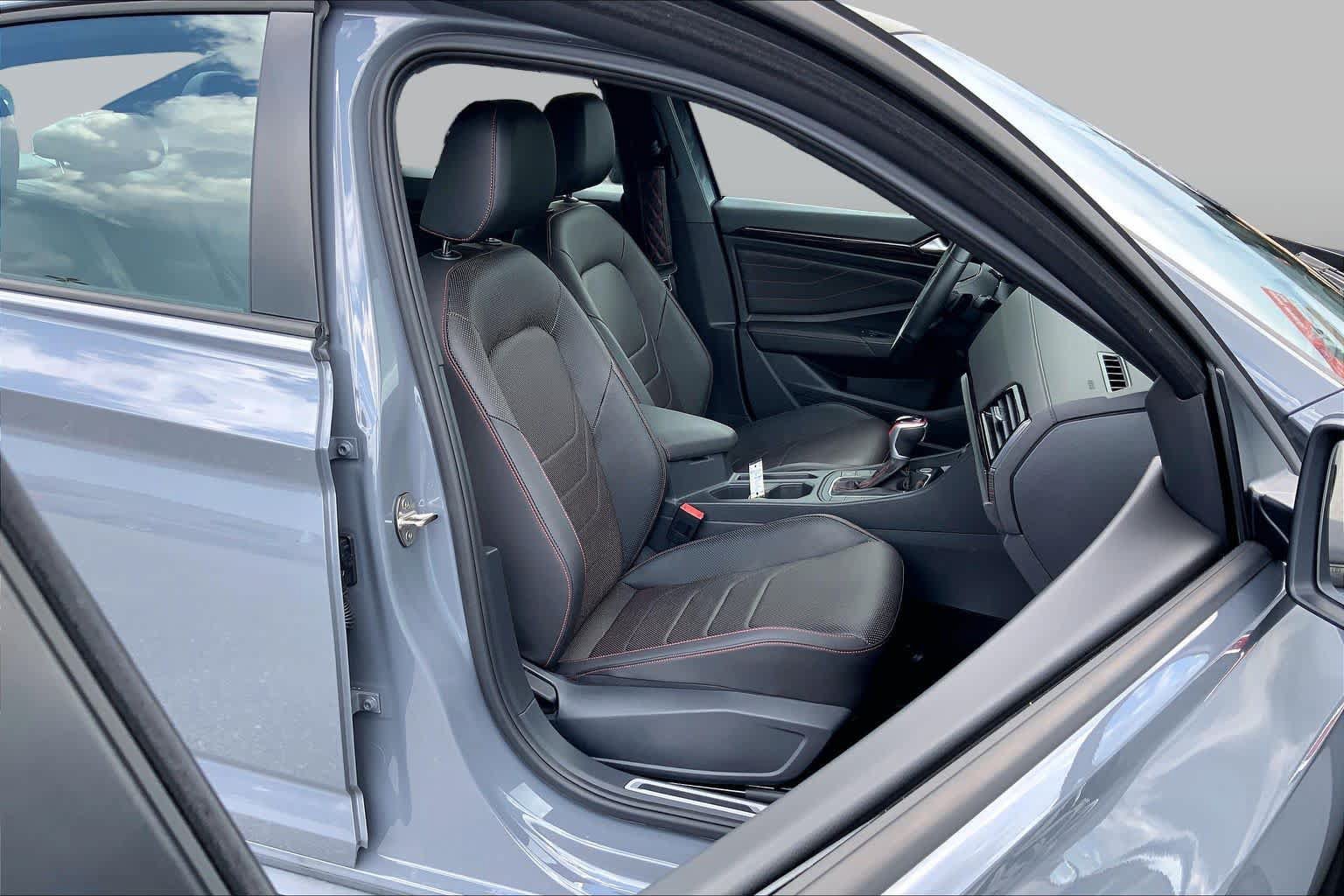 Used 2024 Volkswagen Jetta GLI Autobahn FWD image 9