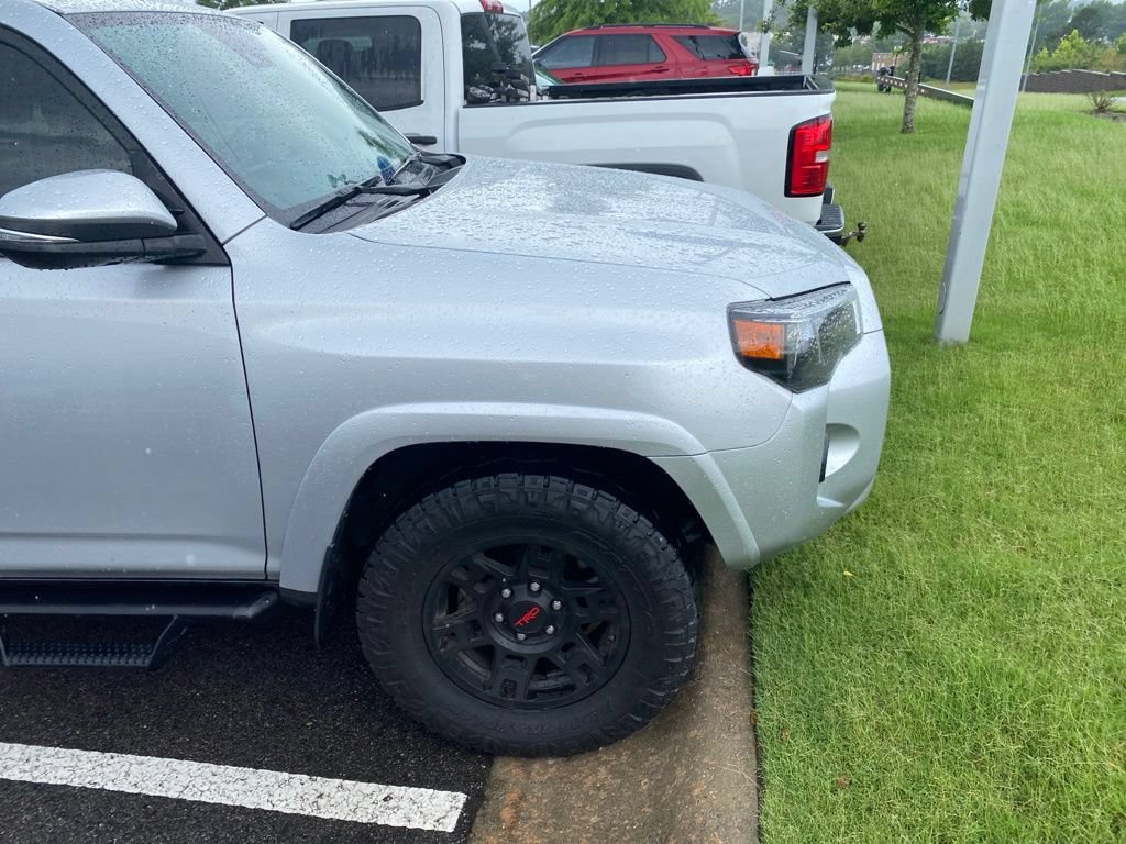 Used 2021 Toyota 4Runner SR5 Premium w/ Moonroof Package RWD image 9