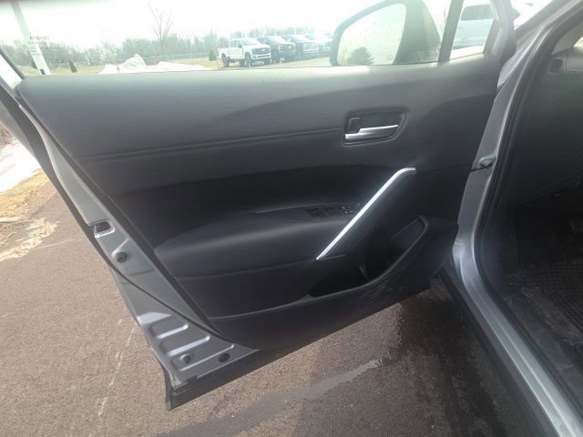 Used 2024 Toyota Corolla Cross XLE w/ Convenience Package image 27