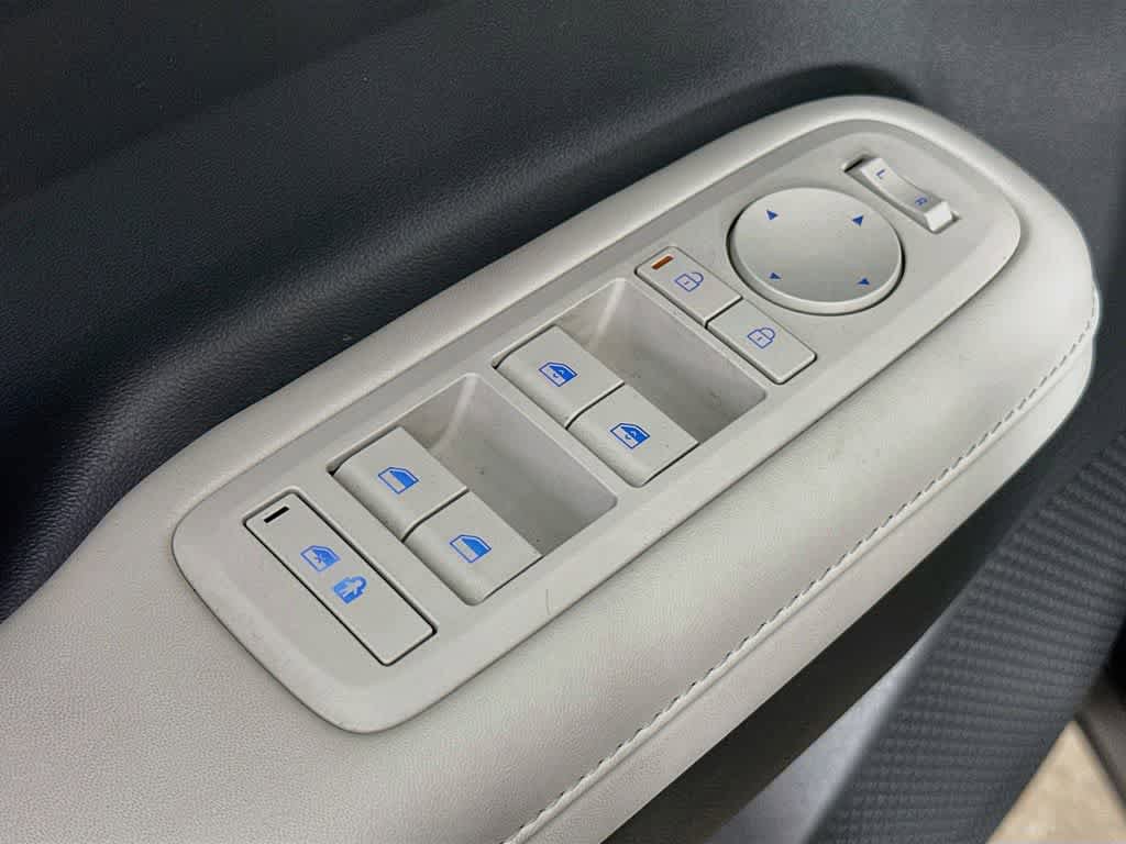 Used 2025 Hyundai Santa Fe SEL FWD image 28