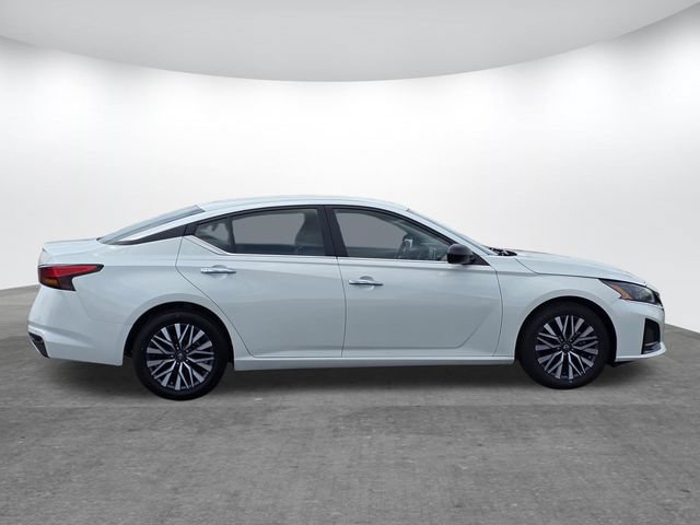 Used 2025 Nissan Altima 2.5 SV FWD image 3