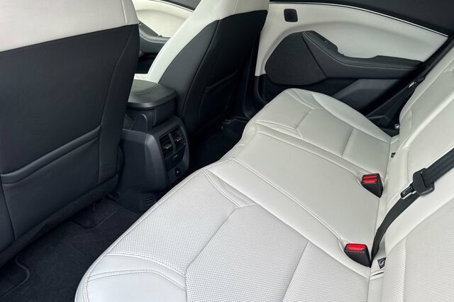 Certified 2025 Ford Mustang Mach-E Premium RWD image 12