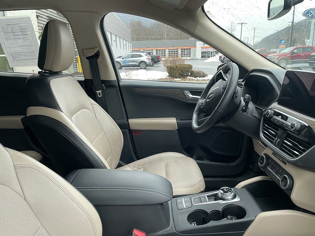 Certified 2020 Ford Escape Titanium image 8