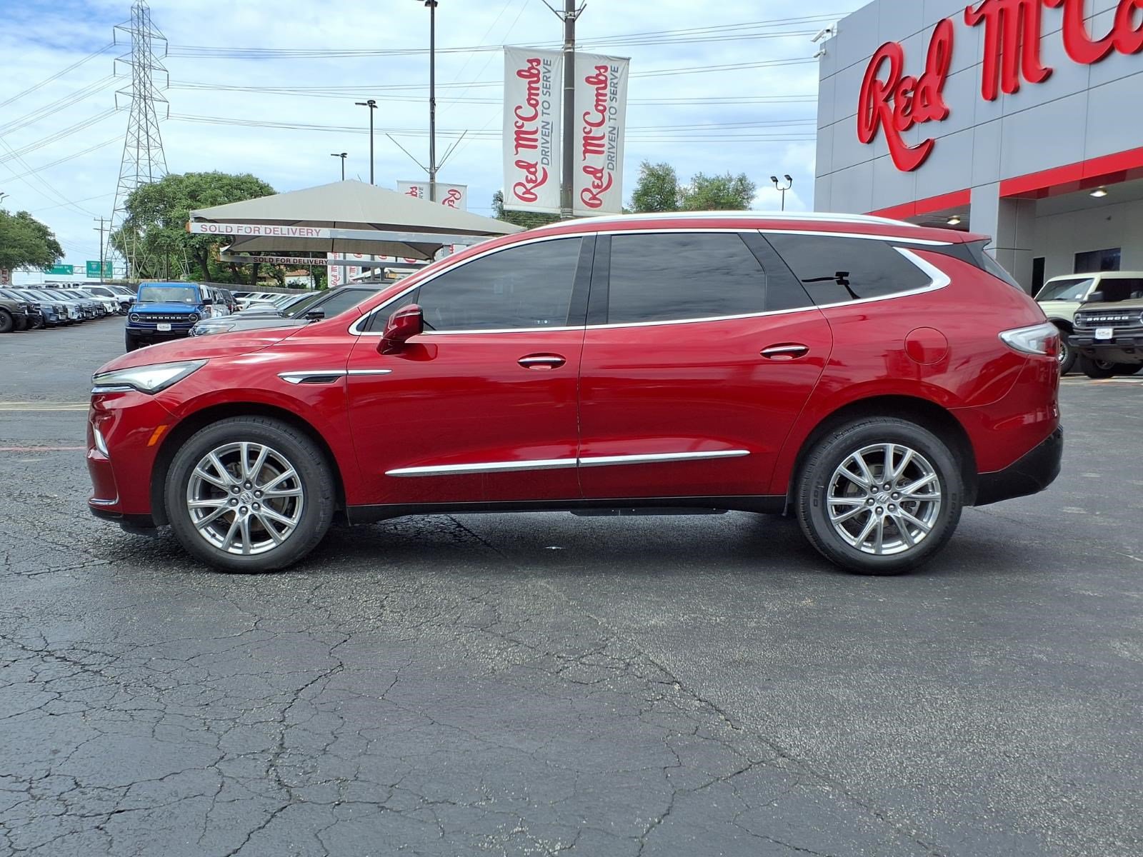 Used 2023 Buick Enclave Essence w/ Experience Buick Package FWD image 9
