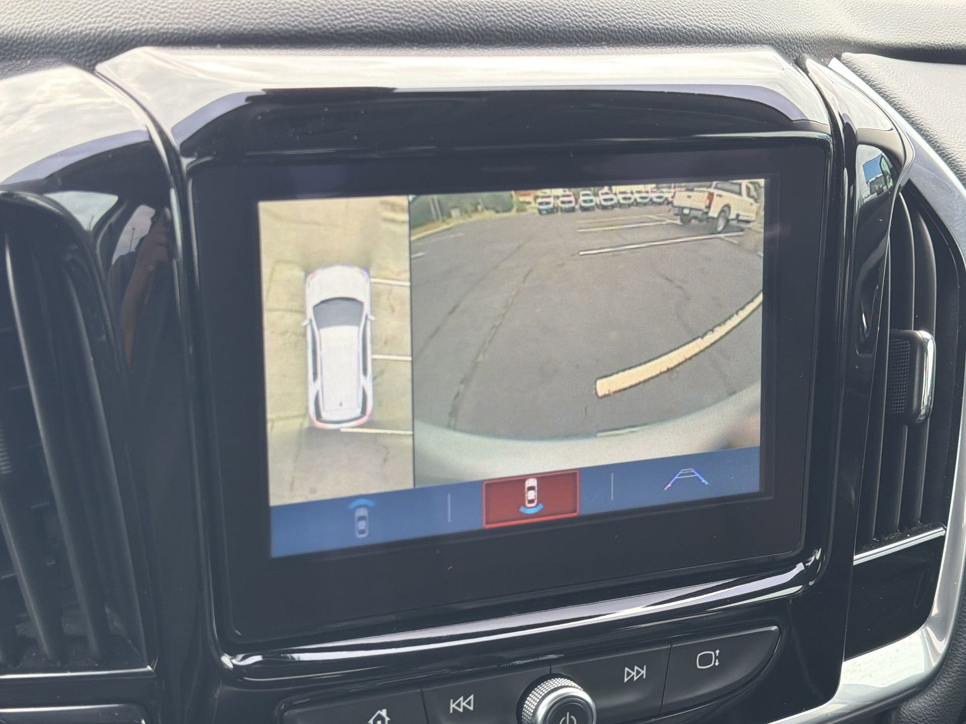 Used 2019 Chevrolet Traverse LT w/ LT Premium Package FWD image 5