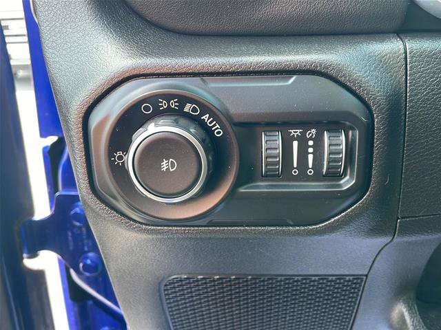 Used 2020 Jeep Wrangler Unlimited Sahara AWD/4WD image 12