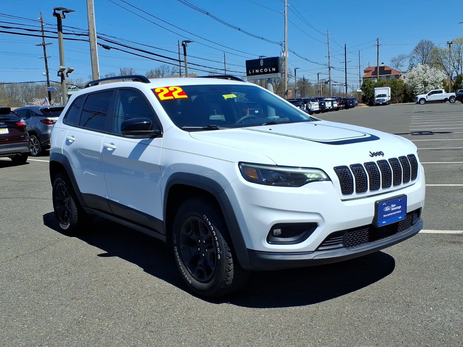 Used 2022 Jeep Cherokee Latitude AWD/4WD image 1