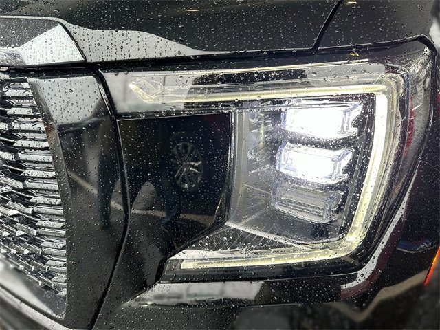 Used 2023 GMC Yukon XL Denali Ultimate image 9