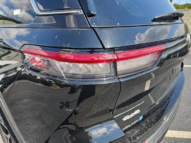 Used 2025 Jeep Grand Cherokee Limited AWD/4WD image 38