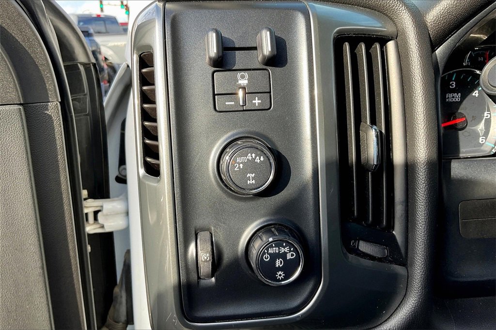 Used 2018 Chevrolet Silverado 1500 LT w/ All Star Edition image 34